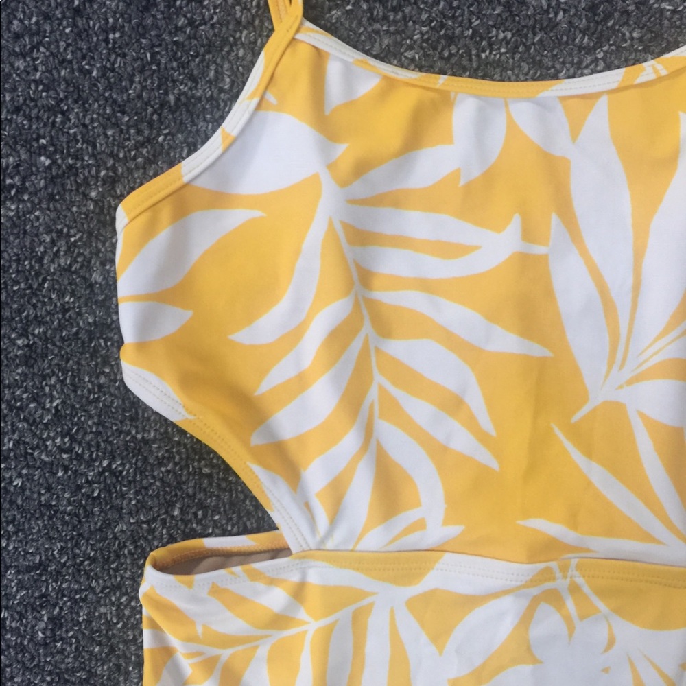 ✨Girl’s Old Navy swimsuit✨